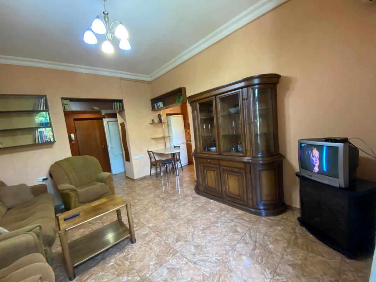 Agora Arcs Apartment Yerevan Bagian luar foto