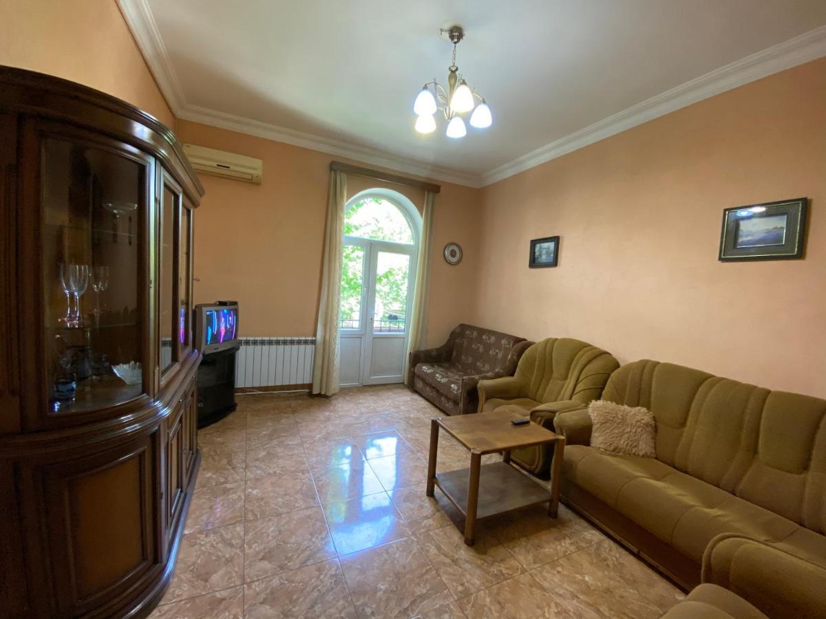 Agora Arcs Apartment Yerevan Bagian luar foto