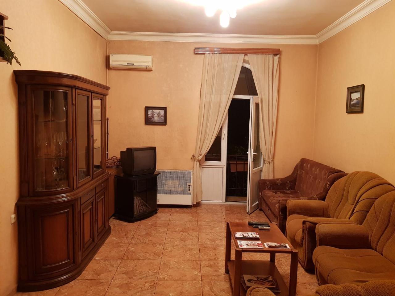 Agora Arcs Apartment Yerevan Bagian luar foto